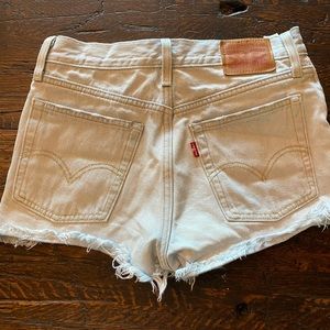 Levi’s cut off light washed shorts juniors women’s size 25